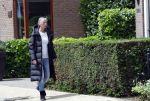 Loosdrecht 14 juni 2026
Milika Peterzon wandelend door Loosdrecht . Milika loopt voorbij haar oude huis 