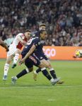 Amsterdam, 2 Mei 2026
Kompetitiewedstrijd AJAX-PSV, eindstand 2-2
Oscar Gloukh met Kiliann Sildillia