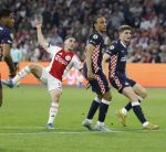 Amsterdam, 2 Mei 2026
Kompetitiewedstrijd AJAX-PSV, eindstand 2-2
Oscar Gloukh met Kiliann Sildillia