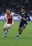 Amsterdam, 2 Mei 2026
Kompetitiewedstrijd AJAX-PSV, eindstand 2-2
Oscar Gloukh met Noah Fernandez