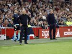 Amsterdam, 2 Mei 2026
Kompetitiewedstrijd AJAX-PSV, eindstand 2-2
Peter Bosz