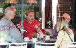 Amsterdam 11 juni 2026
Philippe Elan met partner en kennis op terras .