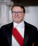 Amsterdam 9 juni 2026
Op uitnodiging van Zijne Majesteit de Koning - Koning Willem Alexander en Koningin Maxima brengt de bondspresident van Duitsland, Frank-Walter Steinmeier, een staatsbezoek aan Nederland. Hij wordt hierbij vergezeld door zijn echtgenote Elke BÃ¼denbender. Prins Constantijn bij staatsbanket