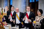 Amsterdam 9 juni 2026
Op uitnodiging van Zijne Majesteit de Koning - Koning Willem Alexander en Koningin Maxima brengt de bondspresident van Duitsland, Frank-Walter Steinmeier, een staatsbezoek aan Nederland. Hij wordt hierbij vergezeld door zijn echtgenote Elke BÃ¼denbender. Prins Constantijn bij staatsbanket