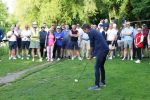 Amsterdam 29 mei 2026
Prins Maurits opent het golftournooi in het Vondelpark met een mooie afslag .