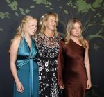 Amsterdam 13 juni 2026
Amsterdam diner 2026 tbv het aidsfonds in Afas Live . Prinses Mabel kwam met haar dochters Gravin Luana en Gravin Zaria 