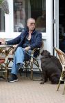 Noordwijk 17 juni 2026
Rogier Smit woont met zijn twee honden in een caravan omdat hij geen huis kan vinden .