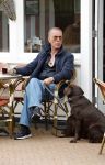 Noordwijk 17 juni 2026
Rogier Smit woont met zijn twee honden in een caravan omdat hij geen huis kan vinden .