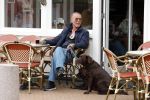 Noordwijk 17 juni 2026
Rogier Smit woont met zijn twee honden in een caravan omdat hij geen huis kan vinden .