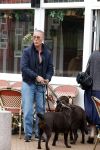 Noordwijk 17 juni 2026
Rogier Smit woont met zijn twee honden in een caravan omdat hij geen huis kan vinden .