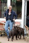 Noordwijk 17 juni 2026
Rogier Smit woont met zijn twee honden in een caravan omdat hij geen huis kan vinden .