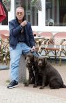 Noordwijk 17 juni 2026
Rogier Smit woont met zijn twee honden in een caravan omdat hij geen huis kan vinden .