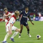 Amsterdam, 2 Mei 2026
Kompetitiewedstrijd AJAX-PSV, eindstand 2-2
Ryan Flamingo