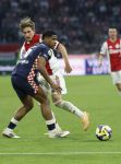 Amsterdam, 2 Mei 2026
Kompetitiewedstrijd AJAX-PSV, eindstand 2-2
Ryan Flamingo en Mika Godts