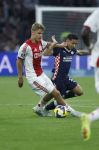 Amsterdam, 2 Mei 2026
Kompetitiewedstrijd AJAX-PSV, eindstand 2-2
Sean Steur met Mauro Junior