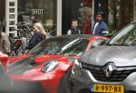 Amsterdam 13 juni 2026
Steven Bergwijn met zijn bijzondere porsche 911 GT3 in Amsterdam zuid met zijn vriendin Sem Smit en hun zoontje met au pair