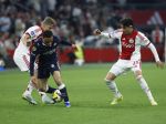 Amsterdam, 2 Mei 2026
Kompetitiewedstrijd AJAX-PSV, eindstand 2-2
Sergino Dest Sean Steur Rayane Bounida