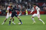 Amsterdam, 2 Mei 2026
Kompetitiewedstrijd AJAX-PSV, eindstand 2-2
Sergino Dest Sean Steur Rayane Bounida