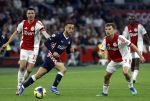 Amsterdam, 2 Mei 2026
Kompetitiewedstrijd AJAX-PSV, eindstand 2-2
Sergino Dest Youri Regeer en Steven Berghuis