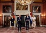 Amsterdam 9 juni 2026
Op uitnodiging van Zijne Majesteit de Koning - Koning Willem Alexander en Koningin Maxima brengt de bondspresident van Duitsland, Frank-Walter Steinmeier, een staatsbezoek aan Nederland. Hij wordt hierbij vergezeld door zijn echtgenote Elke BÃ¼denbender.
