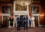 Amsterdam 9 juni 2026
Op uitnodiging van Zijne Majesteit de Koning - Koning Willem Alexander en Koningin Maxima brengt de bondspresident van Duitsland, Frank-Walter Steinmeier, een staatsbezoek aan Nederland. Hij wordt hierbij vergezeld door zijn echtgenote Elke BÃ¼denbender.