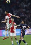 Amsterdam, 2 Mei 2026
Kompetitiewedstrijd AJAX-PSV, eindstand 2-2
Steven Berghuis met Mauro Junior