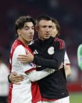 Amsterdam, 2 Mei 2026
Kompetitiewedstrijd AJAX-PSV, eindstand 2-2
Berghuis met Rayane Bounida