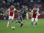 Amsterdam, 2 Mei 2026
Kompetitiewedstrijd AJAX-PSV, eindstand 2-2
Steven Berghuis met Youri Vergeer en Sergino Dest