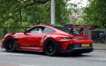 Amsterdam 13 juni 2026
Steven Bergwijn met zijn bijzondere porsche 911 GT3 in Amsterdam zuid met zijn vriendin Sem Smit en hun zoontje met au pair