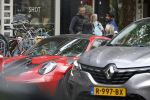 Amsterdam 13 juni 2026
Steven Bergwijn met zijn bijzondere porsche 911 GT3 in Amsterdam zuid met zijn vriendin Sem Smit en hun zoontje met au pair