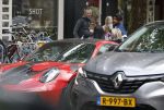Amsterdam 13 juni 2026
Steven Bergwijn met zijn bijzondere porsche 911 GT3 in Amsterdam zuid met zijn vriendin Sem Smit en hun zoontje met au pair