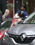 Amsterdam 13 juni 2026
Steven Bergwijn met zijn bijzondere porsche 911 GT3 in Amsterdam zuid met zijn vriendin Sem Smit en hun zoontje met au pair