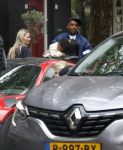 Amsterdam 13 juni 2026
Steven Bergwijn met zijn bijzondere porsche 911 GT3 in Amsterdam zuid met zijn vriendin Sem Smit en hun zoontje met au pair