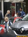 Amsterdam 13 juni 2026
Steven Bergwijn met zijn bijzondere porsche 911 GT3 in Amsterdam zuid met zijn vriendin Sem Smit en hun zoontje met au pair