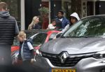 Amsterdam 13 juni 2026
Steven Bergwijn met zijn bijzondere porsche 911 GT3 in Amsterdam zuid met zijn vriendin Sem Smit en hun zoontje met au pair