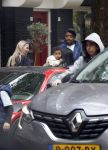 Amsterdam 13 juni 2026
Steven Bergwijn met zijn bijzondere porsche 911 GT3 in Amsterdam zuid met zijn vriendin Sem Smit en hun zoontje met au pair