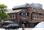 Nieuwegein 27 juni 2026
Andre Hazes en zijn vriendin Noa Braaf komen aan bij Wills voor de trouwerij van haar vader Denny Braaf . Ook de camera van hun real lif soap is aanwezig 