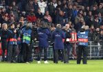 Eindhoven, 6 December 2016 Laatse groepswedstrijd in de Champions League Seizoen 2016/2017 PSV-FC Rostov, eindstand 0-0 en uitschakeling voor het gehele Europese Voetbal.
Willy v d Kuylen ontvangt uit handen van Marcel Brands een fotoboek