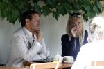 Amsterdam 3 juli 2026
Annekee Molenaar met haar moeder op een terras in Amsterdam zuid. Er schoven ook nog kennissen aan 