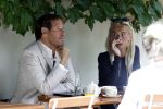 Amsterdam 3 juli 2026
Annekee Molenaar met haar moeder op een terras in Amsterdam zuid. Er schoven ook nog kennissen aan 