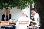 Amsterdam 3 juli 2026
Annekee Molenaar met haar moeder op een terras in Amsterdam zuid. Mark Baanders laat haar lachen 