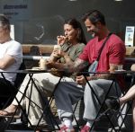 Amsterdam 29 mei 2026
Arie Boomsma en zijn vrouw Romy Boomsma samen op terras bij de coffee company in Amsterdam zuid