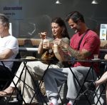 Amsterdam 29 mei 2026
Arie Boomsma en zijn vrouw Romy Boomsma samen op terras bij de coffee company in Amsterdam zuid