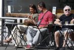 Amsterdam 29 mei 2026
Arie Boomsma en zijn vrouw Romy Boomsma samen op terras bij de coffee company in Amsterdam zuid