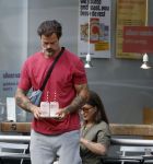 Amsterdam 29 mei 2026
Arie Boomsma en zijn vrouw Romy Boomsma samen op terras bij de coffee company in Amsterdam zuid