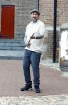 Arnhem 13 mei 2026
Ben Saunders loopt met een wandelstok omdat hij een drie dubbele hernia heeft .