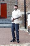 Arnhem 13 mei 2026
Ben Saunders loopt met een wandelstok omdat hij een drie dubbele hernia heeft .