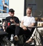 Amsterdam 29 mei 2026
Boris Dittrich en Jehoshua Rozenman op terras bij de coffee company 