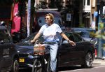 Amsterdam 7 juli 2026
Caroline Tensen doet op de fiets boodschappen in Amsterdam zuid.