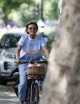 Amsterdam 7 juli 2026
Caroline Tensen doet op de fiets boodschappen in Amsterdam zuid.